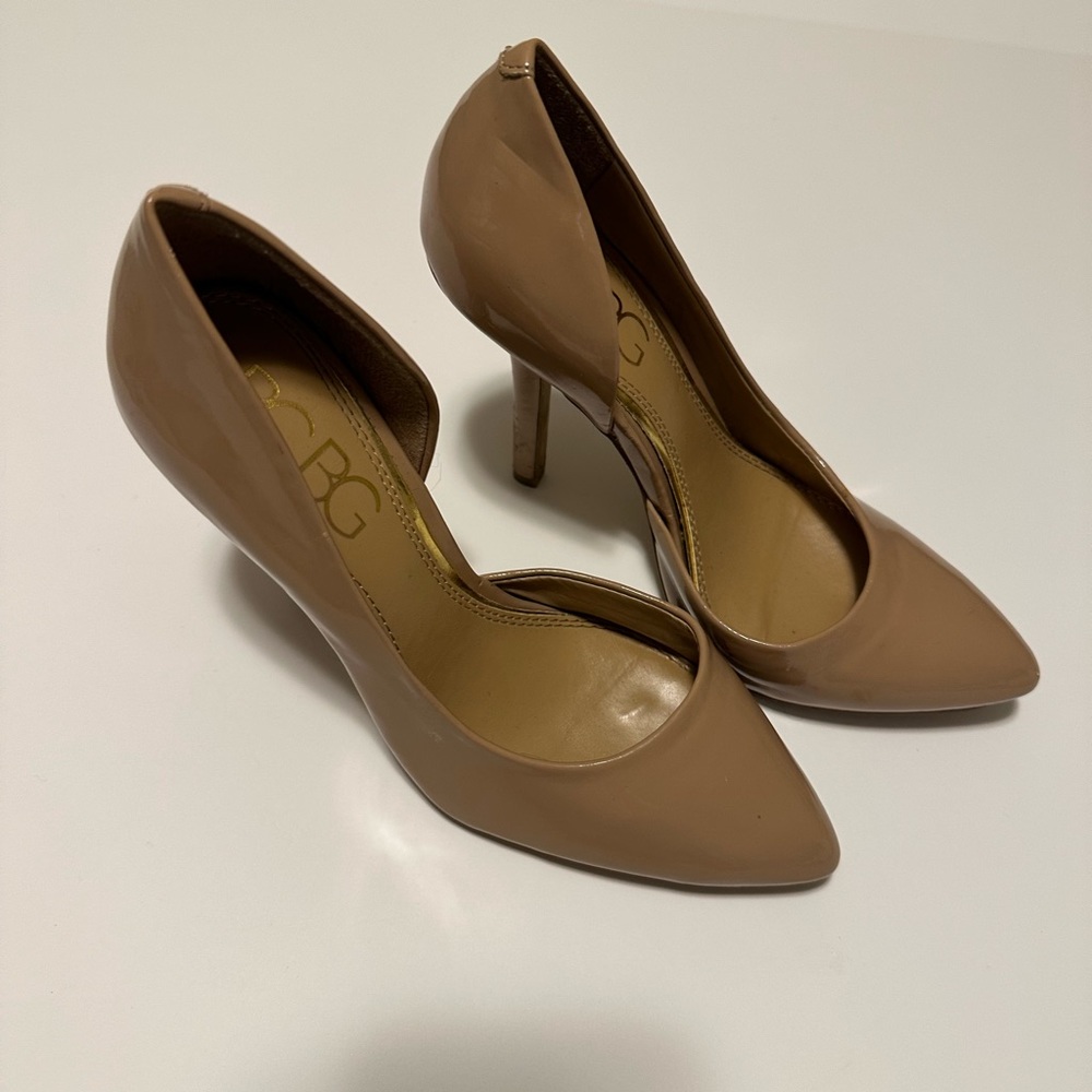 BCBG Patent Nude Pumps Size 6/36 Wide - Picture 6 of 15